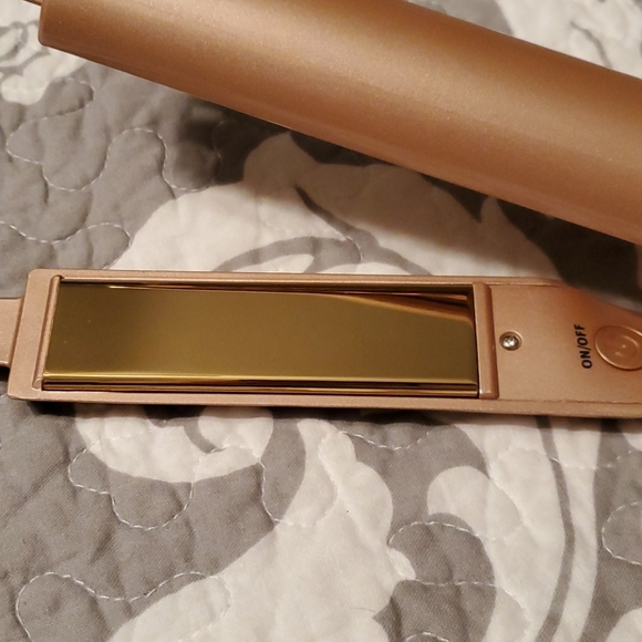 Twist Styling Iron. NWOT - Picture 4 of 9